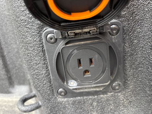 Used 2025 GMC Sierra 2500 Denali Ultimate image 8