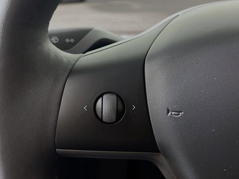 Used 2024 Tesla Model Y Long Range image 19