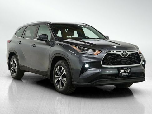 Used 2024 Toyota Highlander XLE image 7