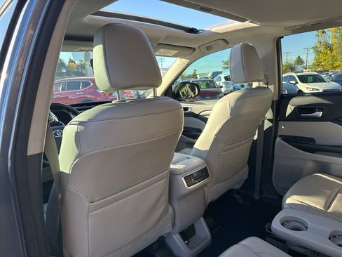 Used 2017 Toyota Highlander Limited AWD/4WD image 16
