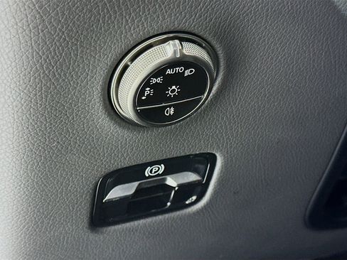 Used 2025 Mercedes-Benz GLC 300 image 11