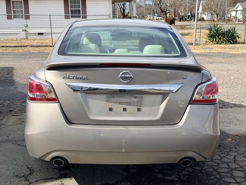 Used 2015 Nissan Altima 2.5 S w/ Sport Value Package image 6