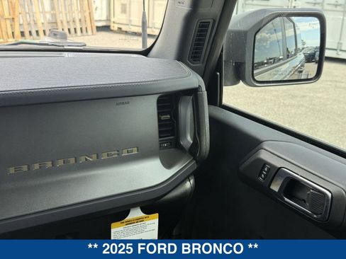 Used 2025 Ford Bronco Badlands AWD/4WD image 45