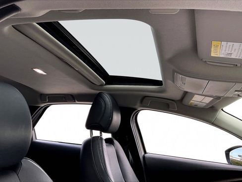 Used 2022 MAZDA CX-30 AWD 2.5 S w/ Premium Package image 16