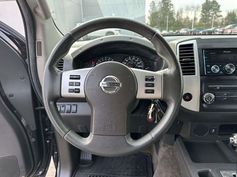 Used 2014 Nissan Frontier SV image 11