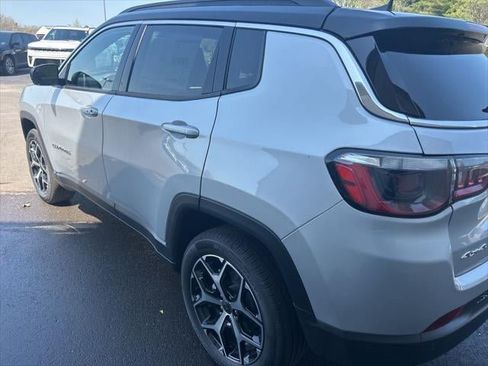 New 2026 Jeep Compass Limited AWD/4WD image 32