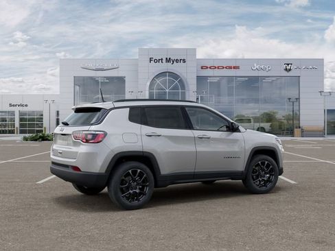 New 2026 Jeep Compass Latitude AWD/4WD image 4