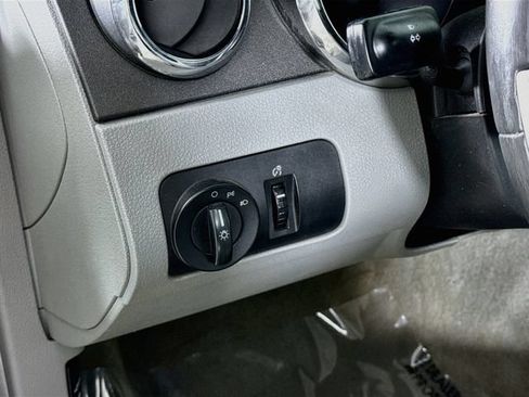 Used 2006 Ford Mustang Convertible RWD image 18