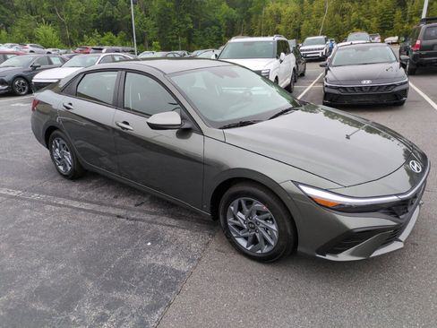 New 2026 Hyundai Elantra Hybrid FWD image 1