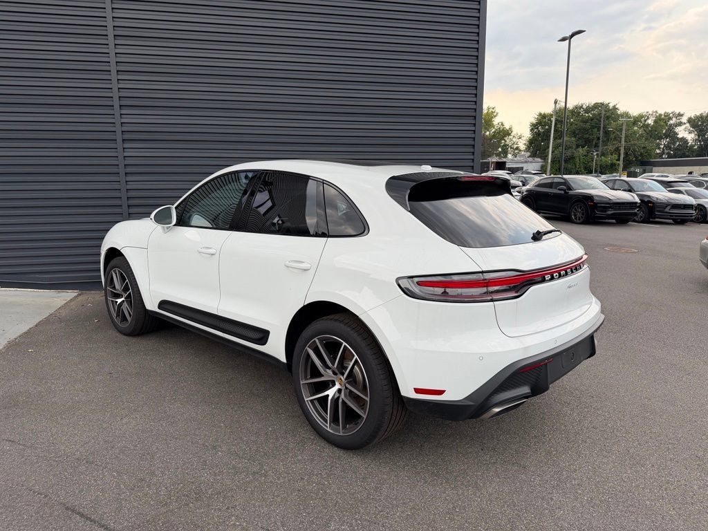 Used 2026 Porsche Macan AWD/4WD image 3