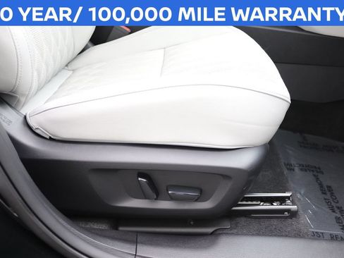 Used 2025 Mitsubishi Outlander AWD image 22