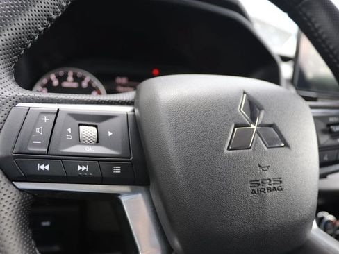 Used 2025 Mitsubishi Outlander SE AWD/4WD image 31