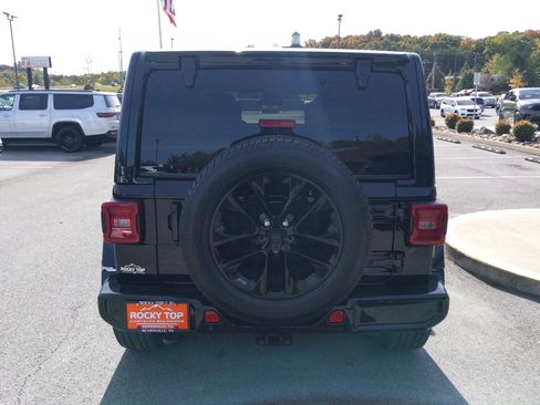 Used 2021 Jeep Wrangler Unlimited Sahara image 7