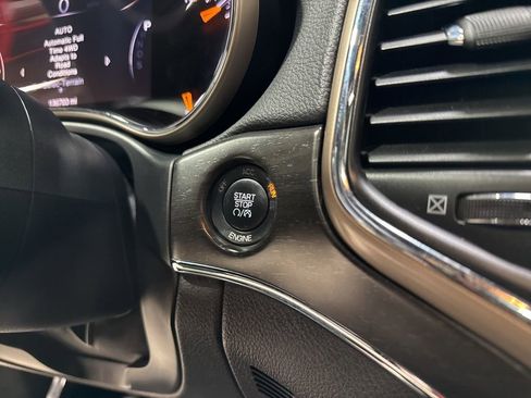 Used 2015 Jeep Grand Cherokee Limited w/ Luxury Group II image 14