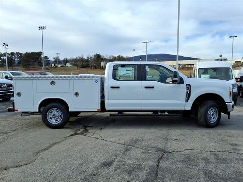 New 2026 Ford F250 XL w/ XL Chrome Package image 4