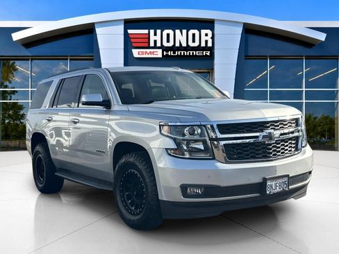 Used 2019 Chevrolet Tahoe LT w/ Luxury Package RWD image 2