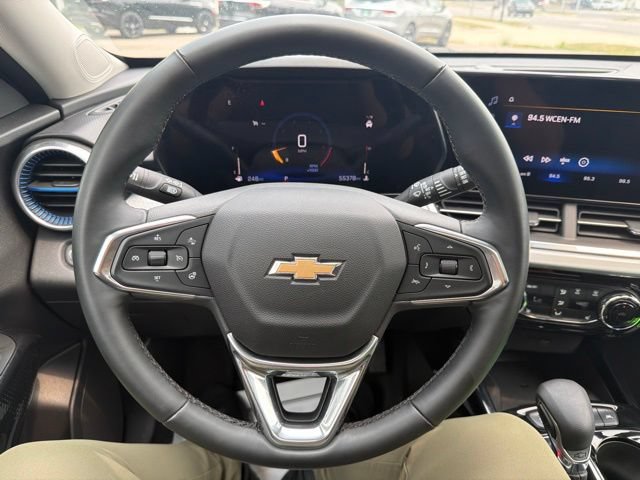 Used 2025 Chevrolet Trax LT w/ Sunroof Package FWD image 23
