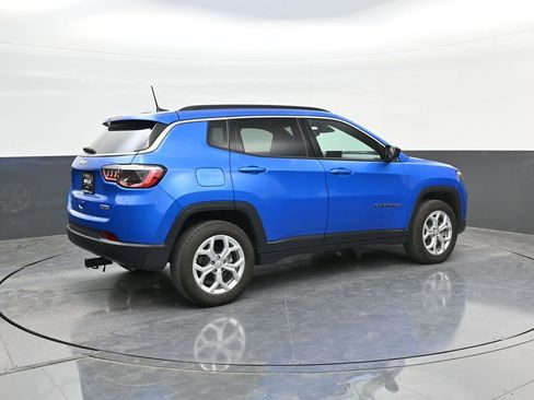Used 2024 Jeep Compass Latitude AWD/4WD image 7
