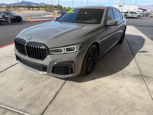 Used 2022 BMW 740i w/ M Sport Package image 7