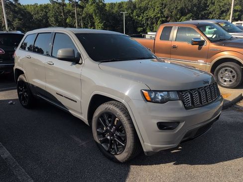 Used 2019 Jeep Grand Cherokee Altitude RWD image 1