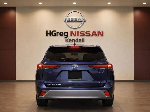 Used 2025 Toyota Highlander LE image 6