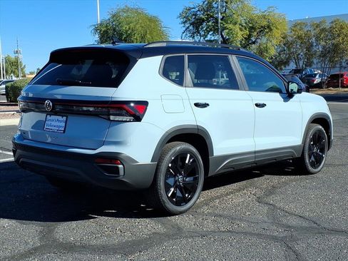 New 2026 Volkswagen Taos SE image 7