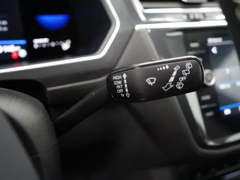 Used 2022 Volkswagen Tiguan SE w/ Panoramic Sunroof Package image 21