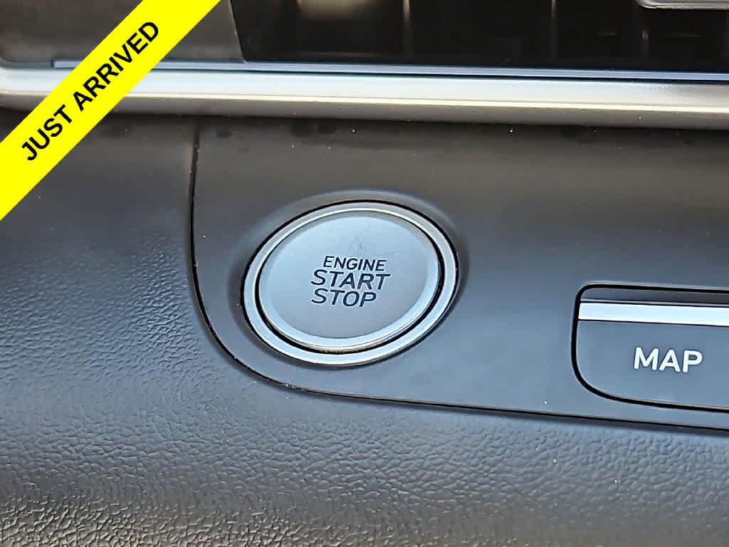 Used 2025 Hyundai Elantra Limited FWD image 23