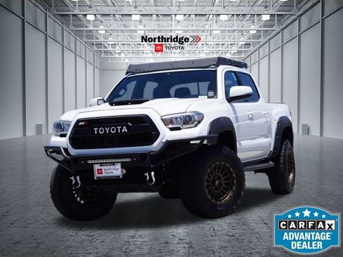 Used 2018 Toyota Tacoma TRD Sport w/ Technology Package RWD image 1