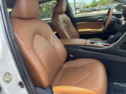 Used 2020 Toyota Avalon Limited FWD image 27