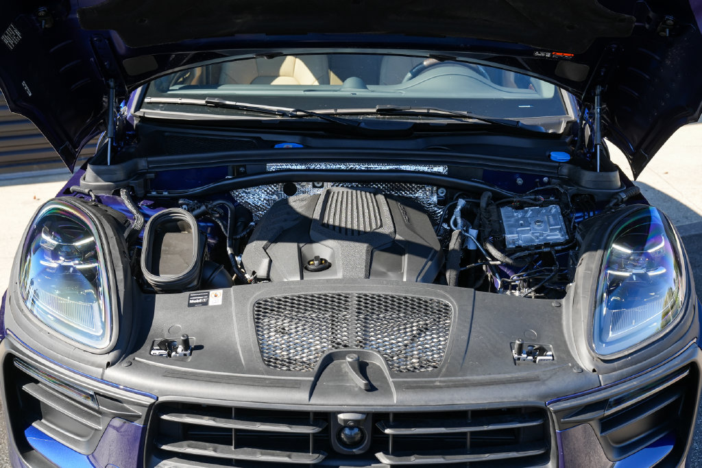 Certified 2026 Porsche Macan AWD/4WD image 10