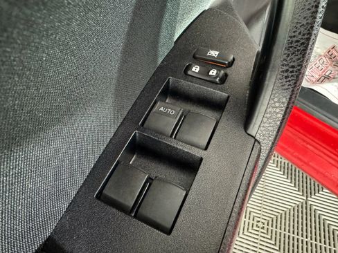 Used 2015 Toyota Corolla LE image 35