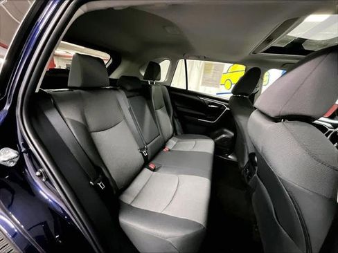 Used 2022 Toyota RAV4 XLE w/ Convenience Package AWD/4WD image 16