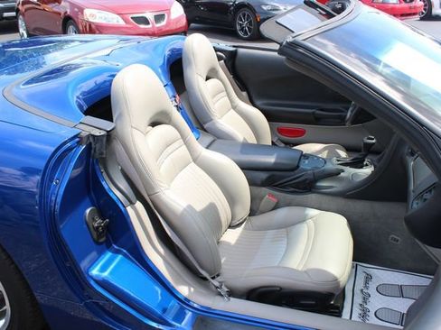Used 2002 Chevrolet Corvette Convertible w/ Preferred Equipment Group2 RWD image 32