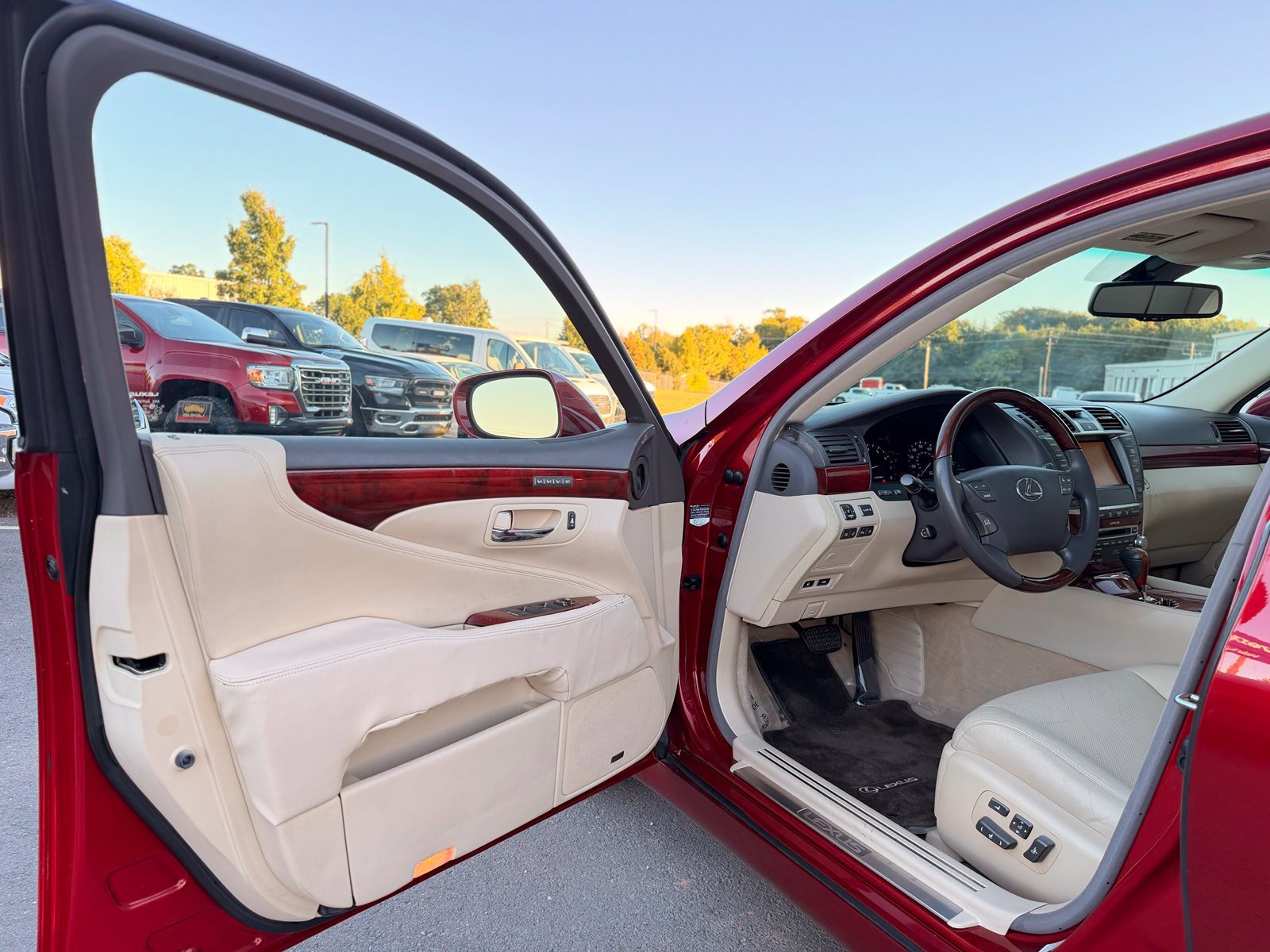 Used 2011 Lexus LS 460 AWD w/ Luxury Value Edition image 21