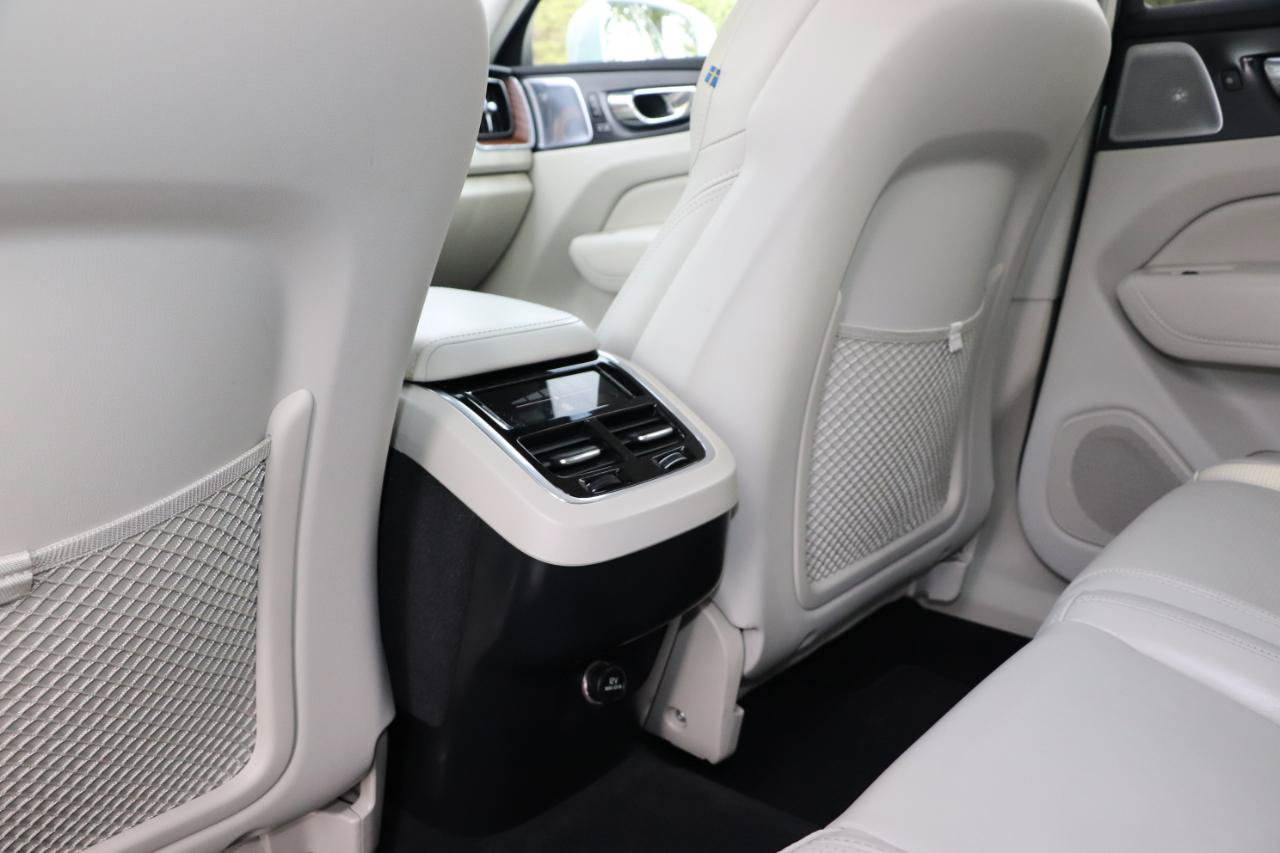 Used 2019 Volvo XC60 T6 Inscription w/ Protection Package Premier AWD/4WD image 35