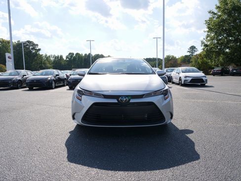 Used 2025 Toyota Corolla LE image 9