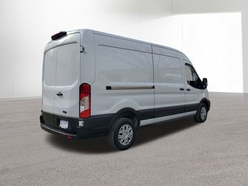 Used 2022 Ford E-Transit Medium Roof image 33