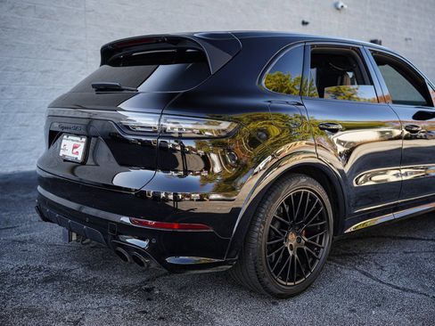 Used 2022 Porsche Cayenne GTS w/ Premium Package Plus image 14