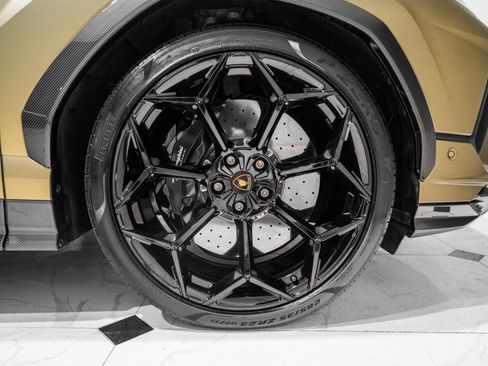 Used 2024 Lamborghini Urus Performante AWD/4WD image 15