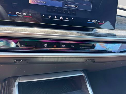Certified 2025 BMW i7 eDrive50 w/ M Sport Package RWD image 13