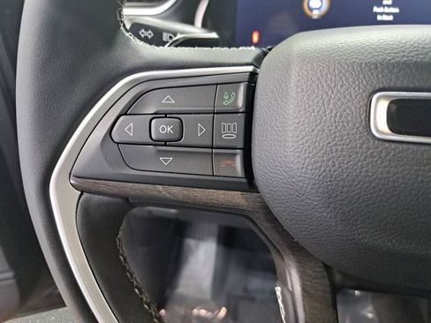 Certified 2024 Jeep Grand Cherokee Limited image 18