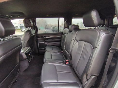 Used 2024 Jeep Wagoneer Series II w/ Flexible Seating Group image 19