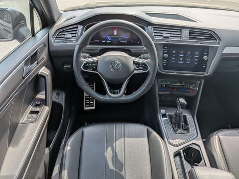 Used 2024 Volkswagen Tiguan SE R-Line image 31