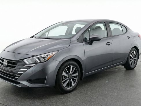 Used 2025 Nissan Versa SV image 3