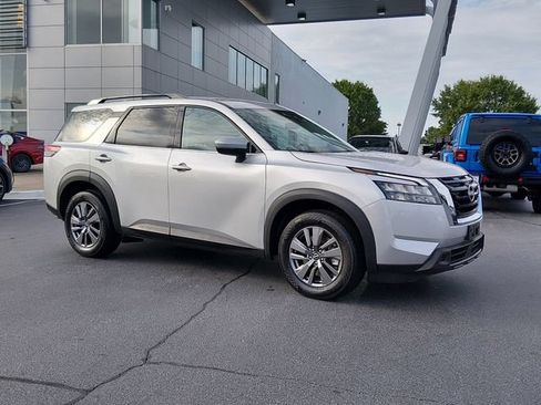 Certified 2024 Nissan Pathfinder SV AWD/4WD image 1