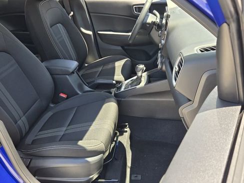 Used 2025 Hyundai Venue SEL image 15