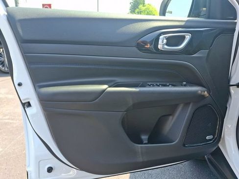 Used 2025 Jeep Compass Limited w/ Sun & Sound Group AWD/4WD image 12