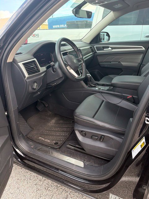 Used 2023 Volkswagen Atlas SE w/ Panoramic Sunroof Package FWD image 7