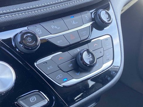 New 2026 Chrysler Pacifica Select AWD/4WD image 24